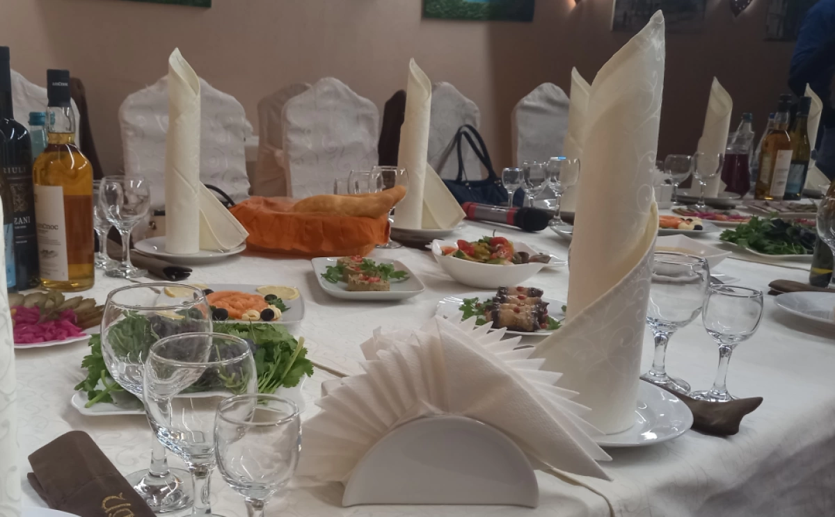 В центре Ярославля посетительницу кафе ударили по лицу сервировочным ножом