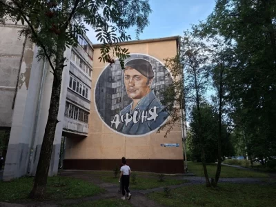 Мурал с героем фильма «Афоня» появился в Дзержинском районе Ярославля