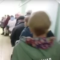 Огромную очередь в брагинской поликлинике объяснили сбоем в серверной