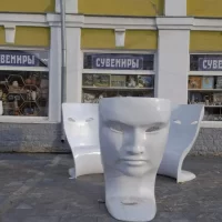 В Ярославле демонтировали кресла-маски на улице Депутатской