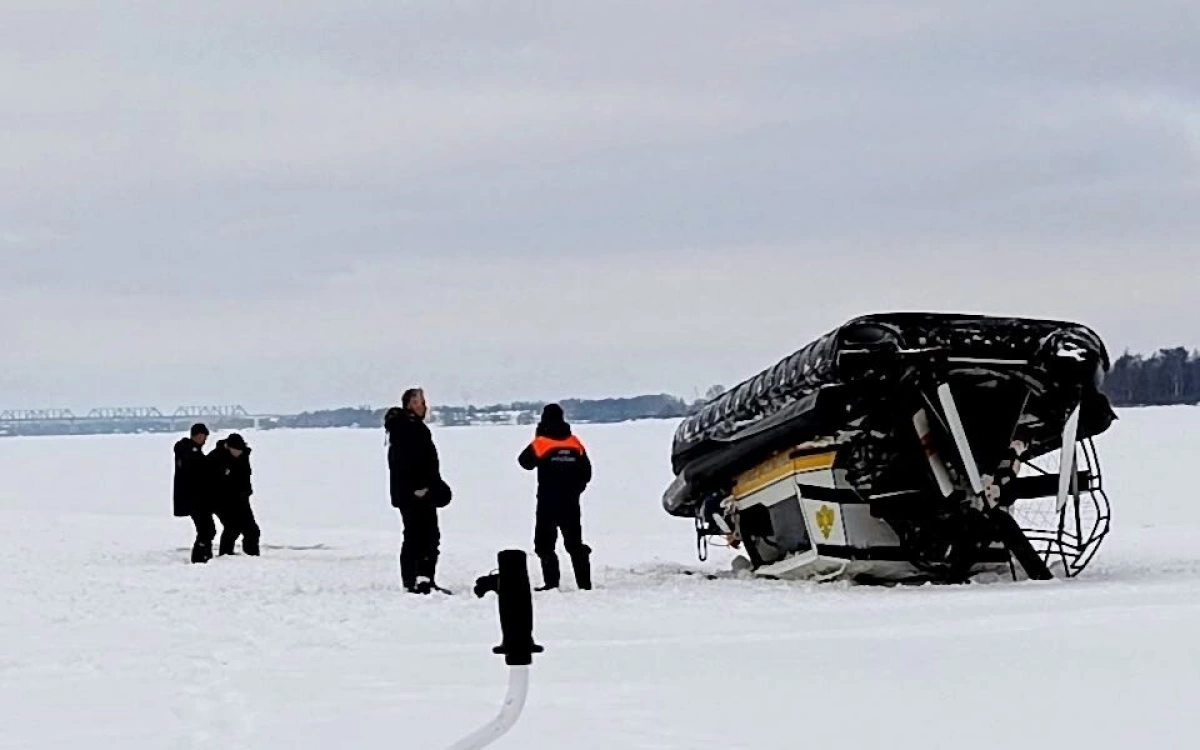 В Ярославле рыбаки сообщили о перевернувшейся аэролодке МЧС В Ярославле рыбаки сообщили о перевернувшейся аэролодке МЧС