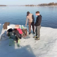 В Ярославле снятые с дрейфующей льдины экстремалы сбежали, не дождавшись полиции