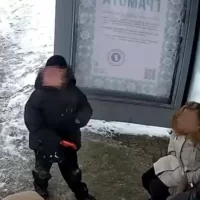 Полиция ищет подростка, разбившего стекло &laquo;Яостановки&raquo; аварийным молотком