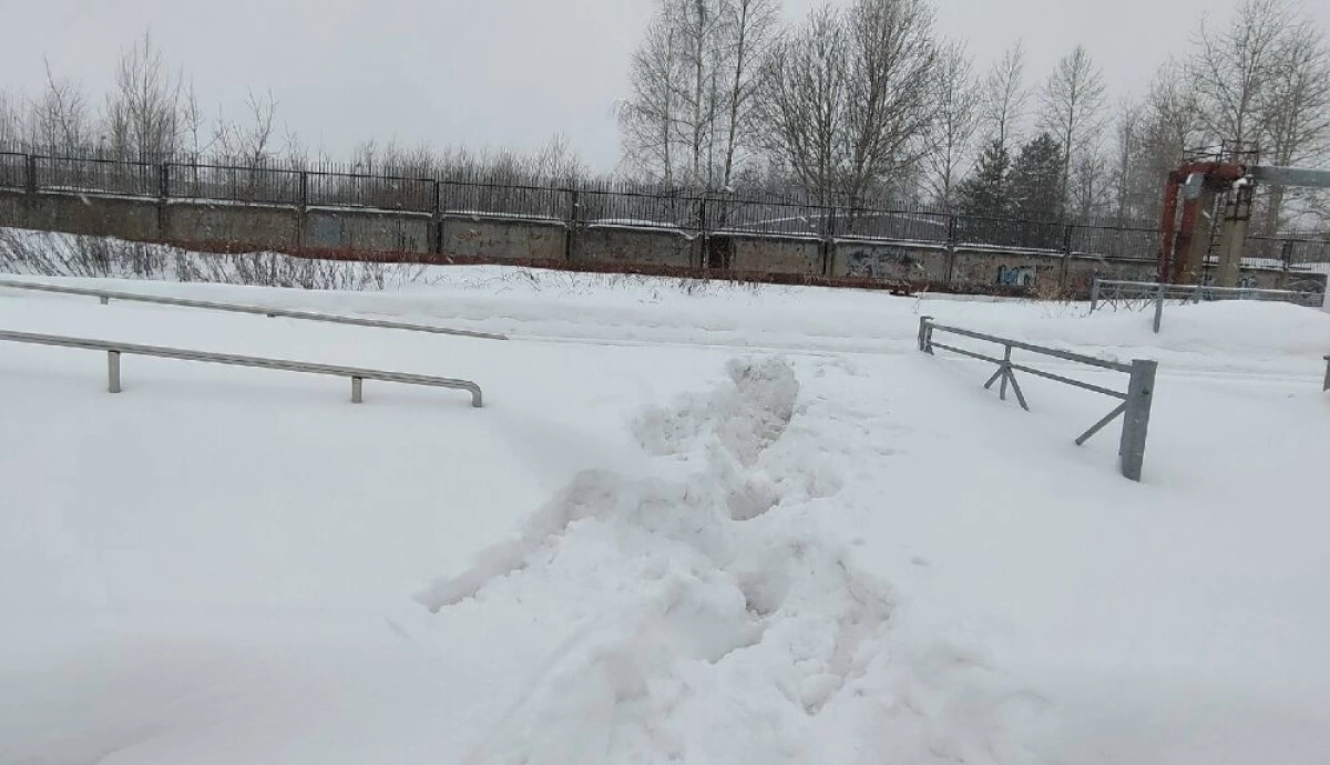 В Ярославле водитель трамвая взял в руки лопату, чтобы высадить пассажиров