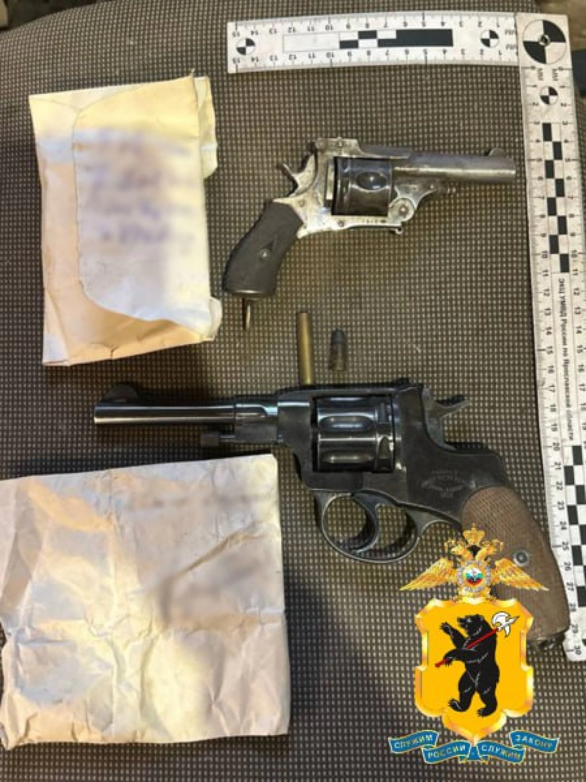 При ремонте в стене дома в центре Ярославля нашли дореволюционные револьверы При ремонте в стене дома в центре Ярославля нашли дореволюционные револьверы