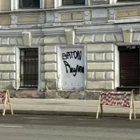 В Ярославле ищут вандалов, испортивших фасад здания в центре города