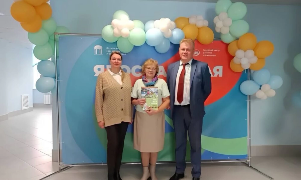 ЯМЗ подарил школам книгу о заводе и технологиях ЯМЗ подарил школам книгу о заводе и технологиях