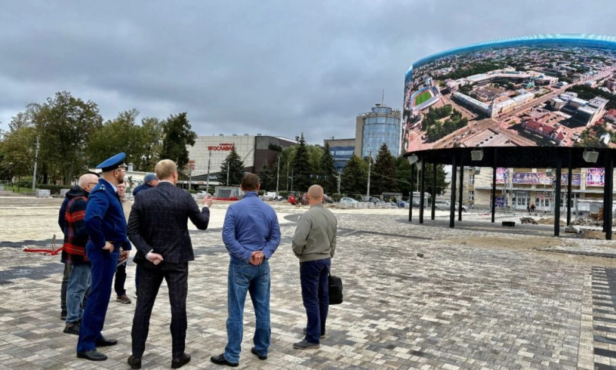 Ремонт площади Труда в Ярославле обещают закончить к середине ноября Ремонт площади Труда в Ярославле обещают закончить к середине ноября