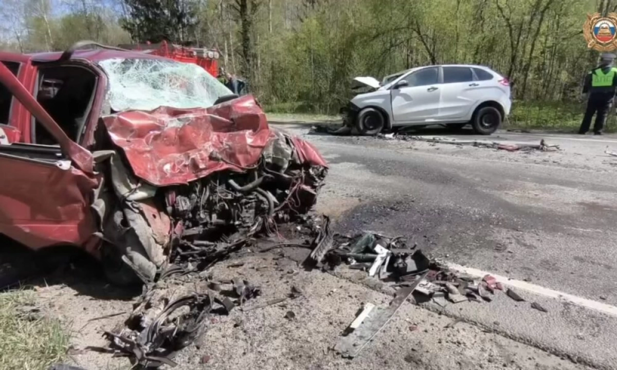 В Ярославской области три человека погибли в лобовом ДТП
