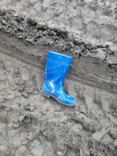 «Обходят весовой контроль»: жители ярославских деревень пожаловались на разбитую дорогу