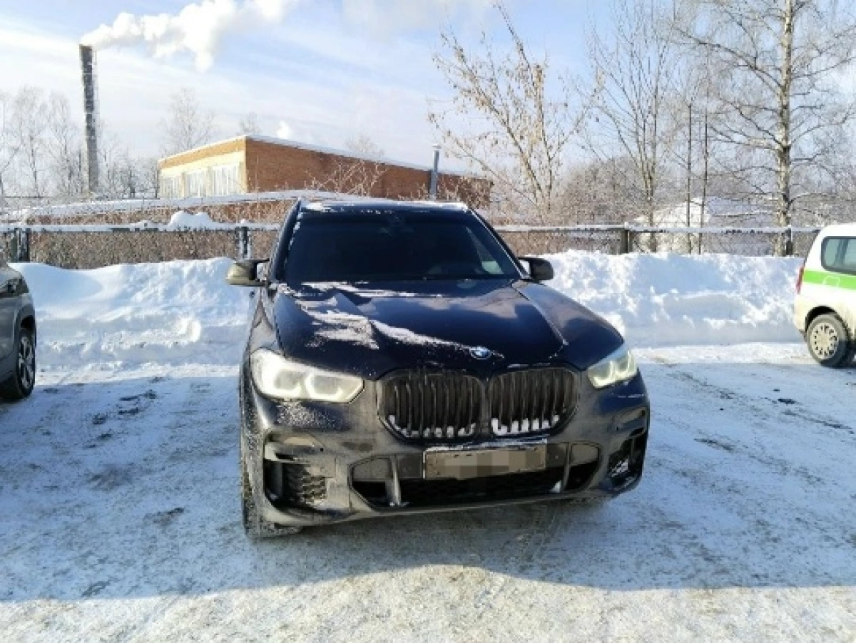 &nbsp;В Ярославской области приставы арестовали BMW X5 за кредитные долги