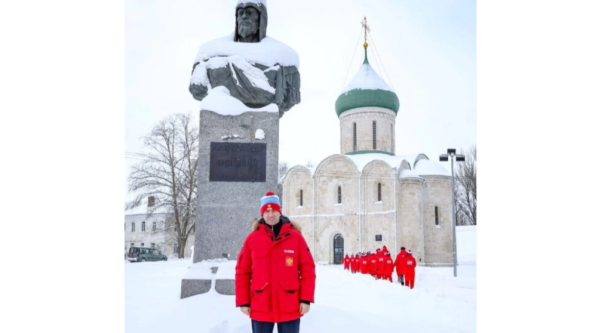 Роман Ротенберг предложил сыграть в хоккей на Плещеевом озере