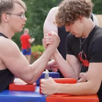 В День физкультурника ярославцы сделали зарядку с олимпийским чемпионом и попробовали свои силы в ГТ