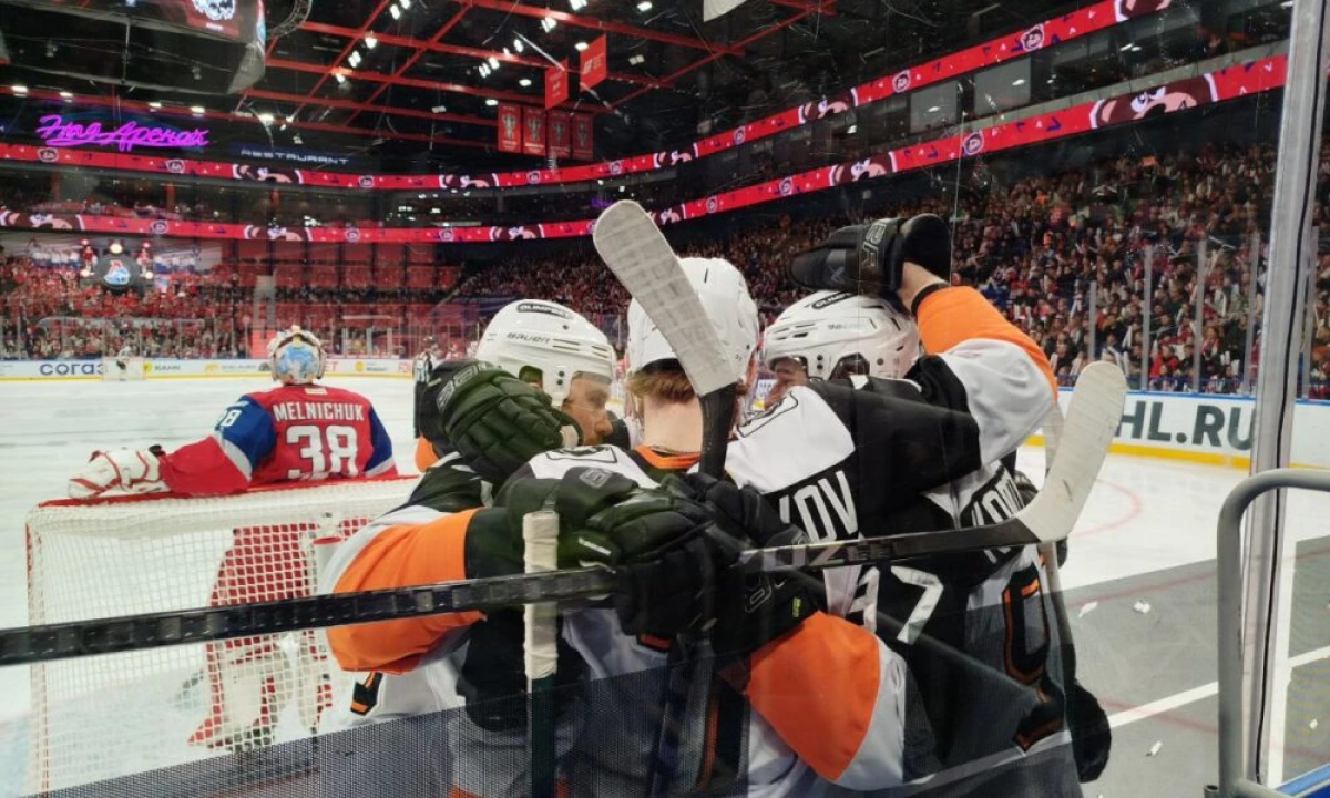 «Локомотив» дома пропустил шесть шайб от «Амура» «Локомотив» дома пропустил шесть шайб от «Амура»