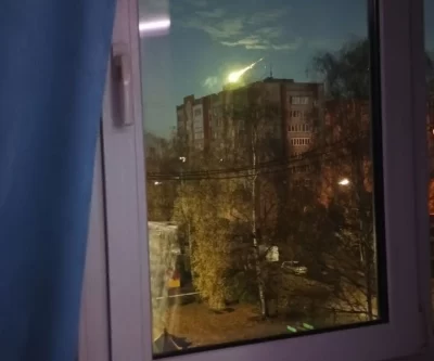 В небе над Ярославлем заметили похожее на метеорит небесное тело