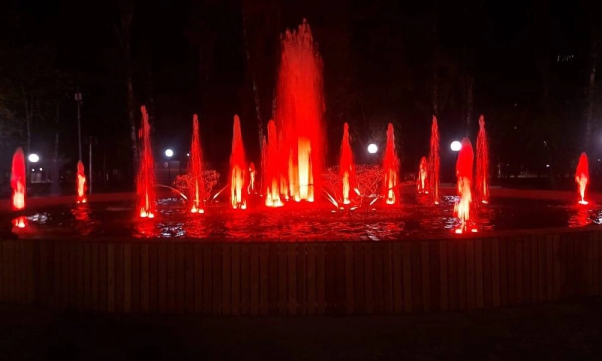 В Юбилейном парке Ярославля состоялся пробный запуск фонтана В Юбилейном парке Ярославля состоялся пробный запуск фонтана
