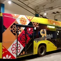 В Ярославле вышел на маршрут масленичный троллейбус