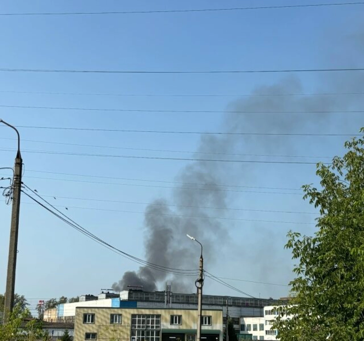 Столб дыма над городом: в Ярославле горело производство Столб дыма над городом: в Ярославле горело производство