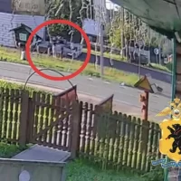 17-летний житель Ярославской области расстрелял остановку из пневматического пистолета