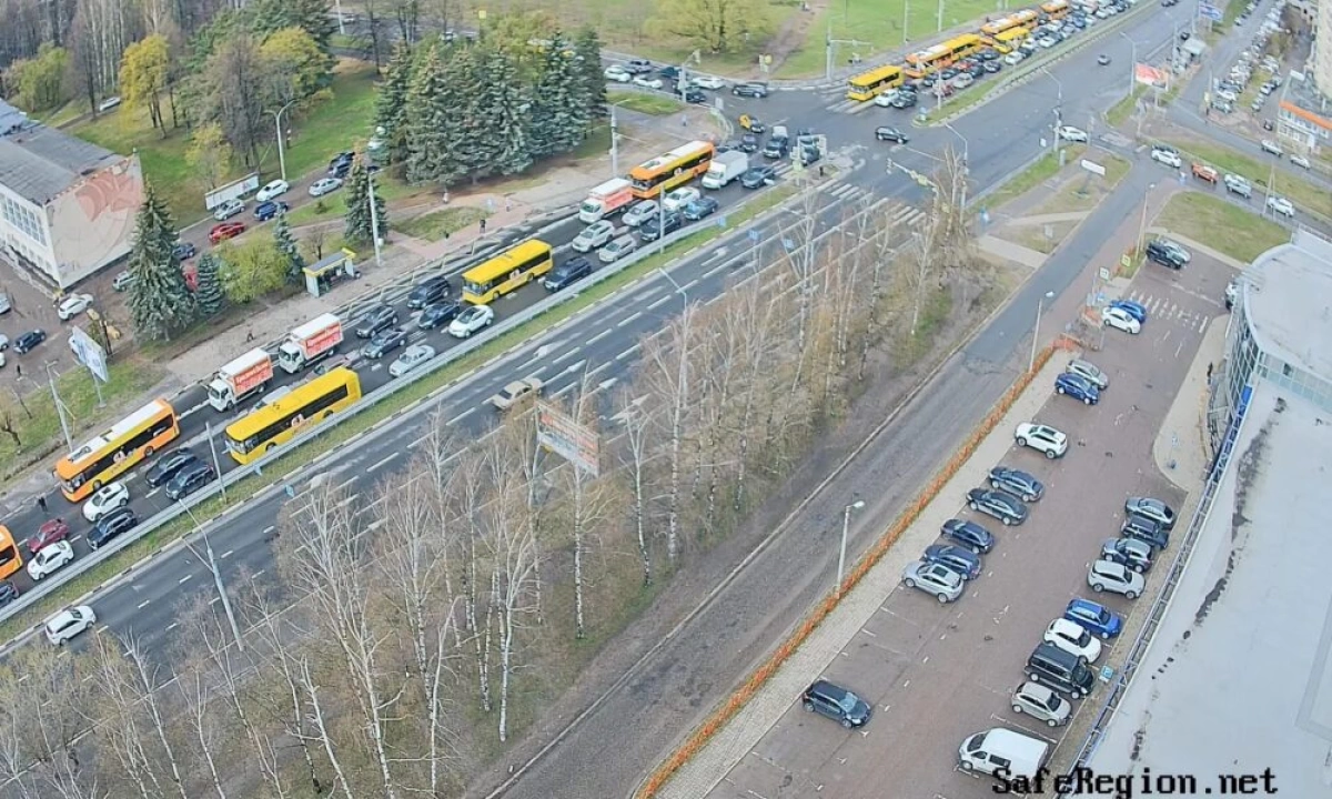 В Ярославле из-за последствий атаки БПЛА частично перекрыты дороги