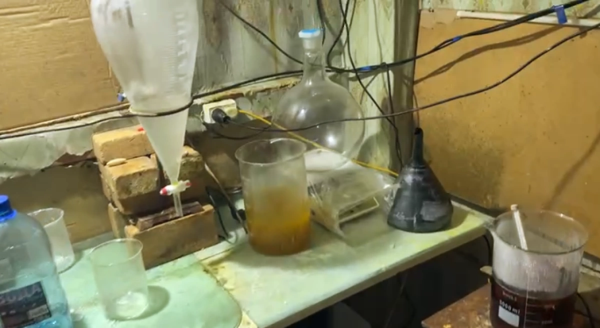 У ярославцев конфискован использовавшийся под нарколабораторию дом в Брагино У ярославцев конфискован использовавшийся под нарколабораторию дом в Брагино