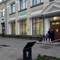 В результате поджогов двух отделений Сбербанка в Ярославле повреждена мебель