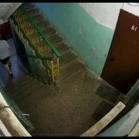 В Ярославле жители дома решили наказать доставщика еды с недержанием