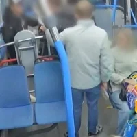 В Ярославле пассажир автобуса достал нож во время конфликта с подростком