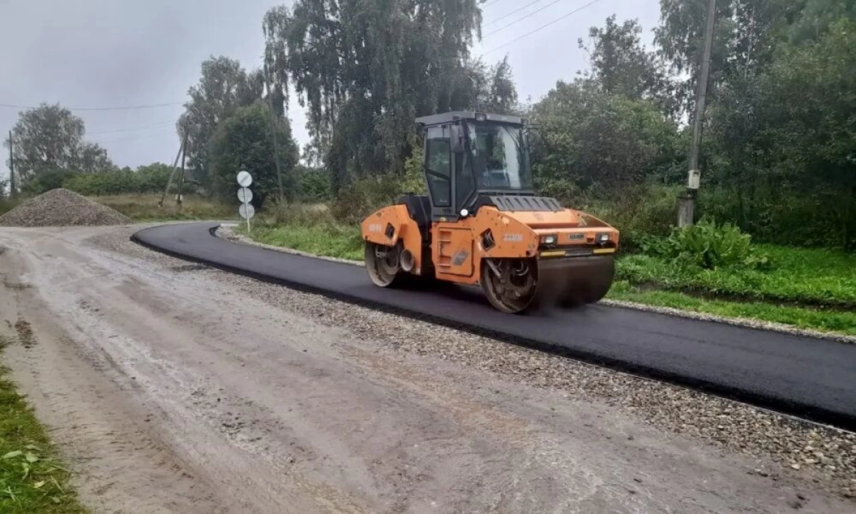 Началась укладка асфальта на участке дороги от Семибратова до Халдеева в Ростовском округе Началась укладка асфальта на участке дороги от Семибратова до Халдеева в Ростовском округе