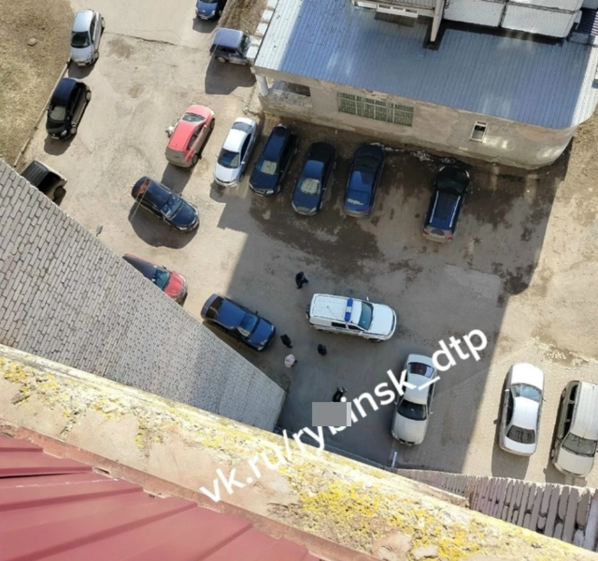 В Рыбинске с двенадцатого этажа выпала девочка-подросток В Рыбинске с двенадцатого этажа выпала девочка-подросток