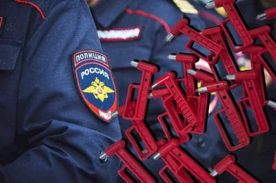 Полиция нашла школьников, похищавших аварийные молотки из «Яавтобусов»