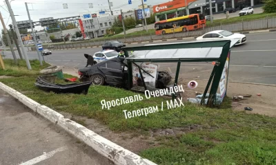 За рулем влетевшего в остановку с людьми &laquo;Мерседеса&raquo; был 18-летний парень без прав