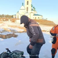 &laquo;Смог выбраться на льдину&raquo;: на Рыбинском море спасли отрезанных от берега рыбаков