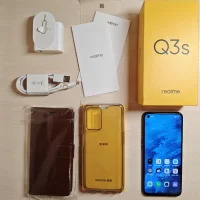 Смартфон Realme Q3s