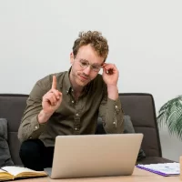 Жители области жалуются на блокировки и отказы в возврате денег за допуслуги