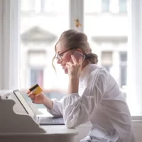 Почему опасно самостоятельно возвращать деньги, которые вам перевели по ошибке?