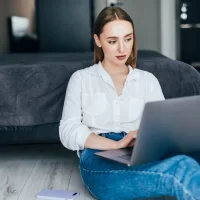 Жителям Тутаева объяснили, как отказаться от денег, которые им присылают пострадавшие от мошенников